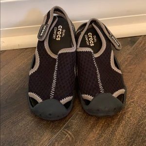 Boys Crocs dual comfort shoe